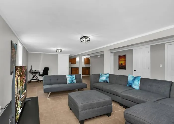 Prime Location, Cozy & Spacious In