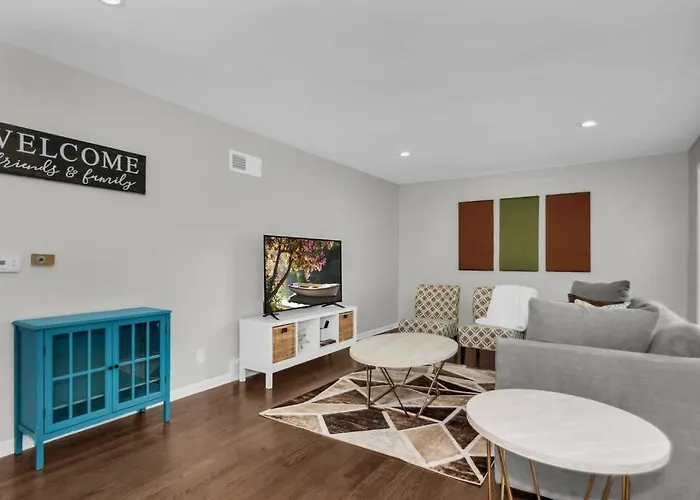 Prime Location, Cozy & Spacious In * Schaumburg