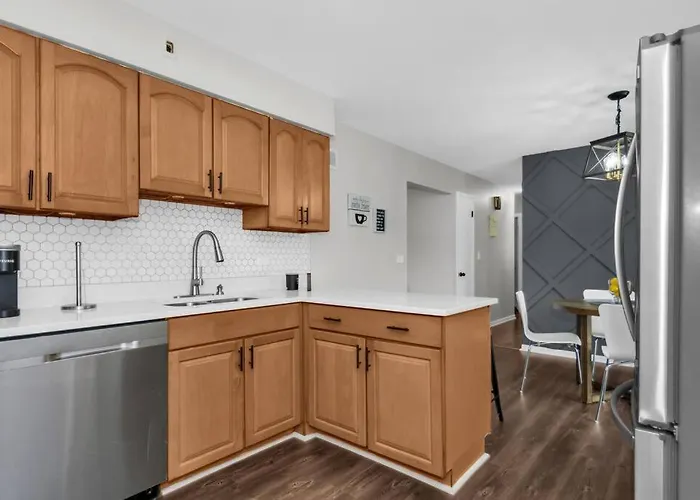 Prime Location, Cozy & Spacious In * Schaumburg