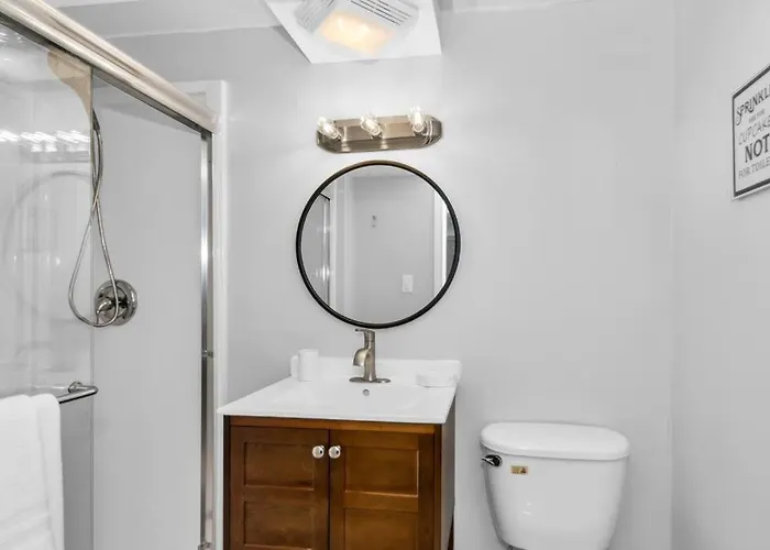 Prime Location, Cozy & Spacious In