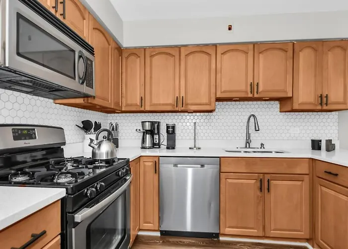 Prime Location, Cozy & Spacious In Hébergement de vacances