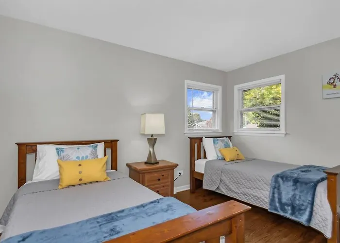 Prime Location, Cozy & Spacious In *