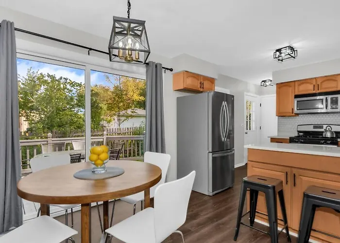 Prime Location, Cozy & Spacious In